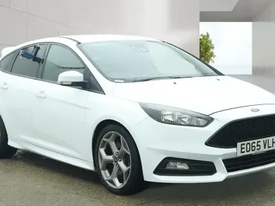 Used Ford Focus ST 250 HP (183 kW) 2015 White Hatchback