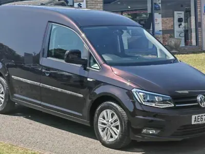 Used VW Caddy Highline 102 HP (75 kW) 2017 Mauve/purple MPV