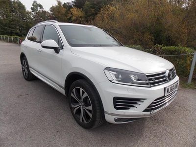 White Used 2016 VW Touareg R-line SUV | £14,795 (Fair price)