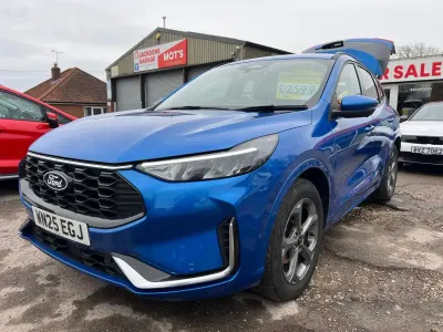 Usado Ford Kuga ST-Line 180 HP (132 kW) 2025 Azul SUV