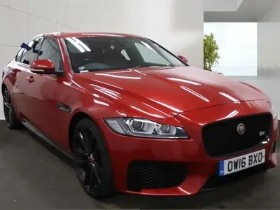 Używany Jaguar XF S 300 KM (220 kW) 2016 Czerwony Sedan/Limuzyna
