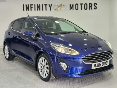 Używany Ford Fiesta Titanium 100 KM (73 kW) 2018 Niebieski Hatchback