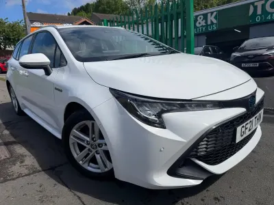 Used Toyota Corolla 122 HP (89 kW) 2021 White Estate