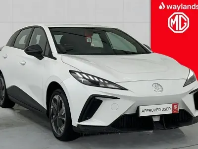Używany MG MG4 EV SE 319 kW (435 KM) 2023 Biały Hatchback
