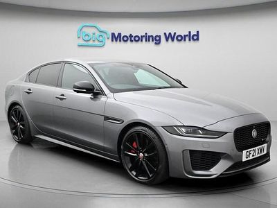 Usado Jaguar XE R-Dynamic 250 HP (183 kW) 2021 Cinzento Sedan