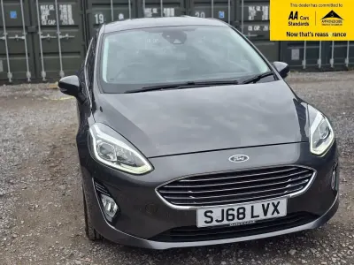 Used Ford Fiesta Zetec 100 HP (73 kW) 2018 Grey Hatchback