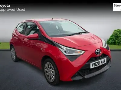 Used Toyota Aygo X-play 72 HP (52 kW) 2020 Red Hatchback