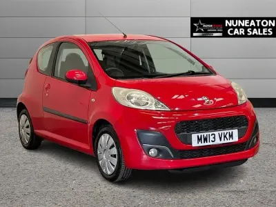 Gebraucht Peugeot 107 Active 68 PS (50 kW) 2013 Rot Kleinwagen