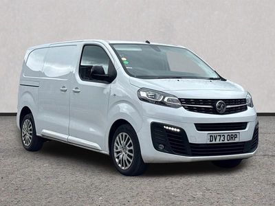 Second-hand Vauxhall Vivaro 100 CP (73 kW) 2023 Alb Monovolum