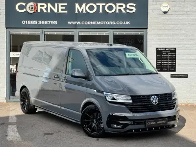 Begagnad VW Transporter Highline 204 HK (150 kW) 2024 Grå Van