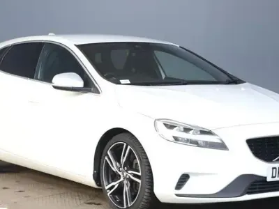 Begagnad Volvo V40 R-Design Pro 2017 Vit Halvkombi