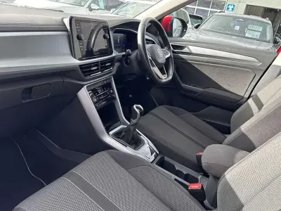 Used VW T-Roc Life 150 HP (110 kW) 2023 Red SUV