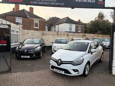 Used Renault Clio IV Dynamique 90 HP (66 kW) 2017 White Hatchback