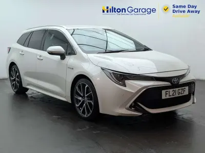 Used Toyota Corolla 184 HP (135 kW) 2021 White Estate