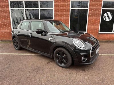 Begagnad Mini Cooper Classic 2019 Svart Halvkombi