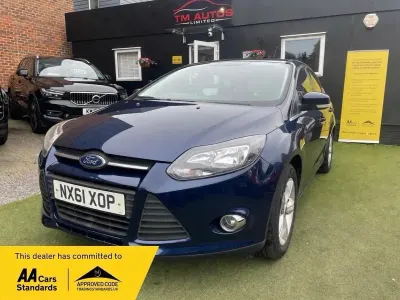 Used Ford Focus Zetec 125 HP (91 kW) 2011 Blue Hatchback