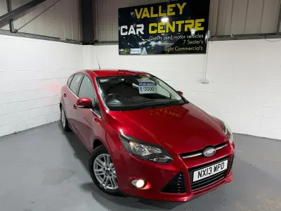 Used Ford Focus Titanium 125 HP (91 kW) 2013 Red Hatchback