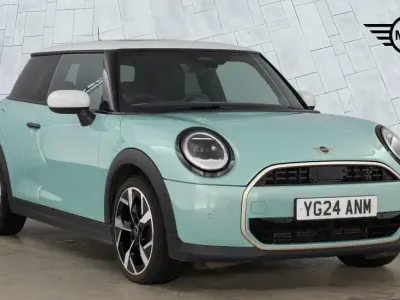 Used Mini Cooper Hatch 154 HP (113 kW) 2024 Green Hatchback