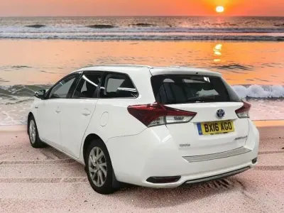 Used Toyota Auris Hybrid