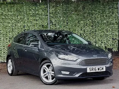 Używany Ford Focus Zetec 125 KM (91 kW) 2016 Szary Hatchback