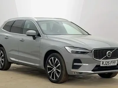 Usado Volvo XC60 Ultra 247 HP (181 kW) 2025 Cinzento SUV