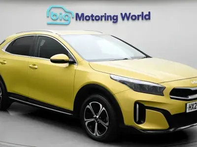 Usado Kia XCeed 141 HP (103 kW) 2023 Amarelo SUV