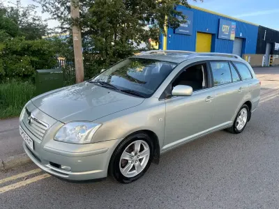 Usado Toyota Avensis T3 129 HP (94 kW) 2005 Prateado Carrinha