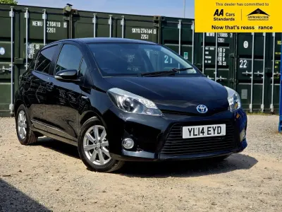 Używany Toyota Yaris Hybrid Plus 101 KM (74 kW) 2014 Czarny Hatchback
