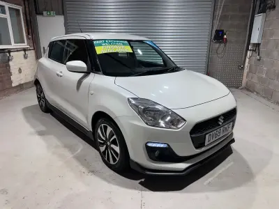 Używany Suzuki Swift 90 KM (66 kW) 2020 Biały Hatchback