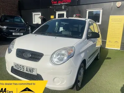 Used Kia Picanto 2010 White Hatchback