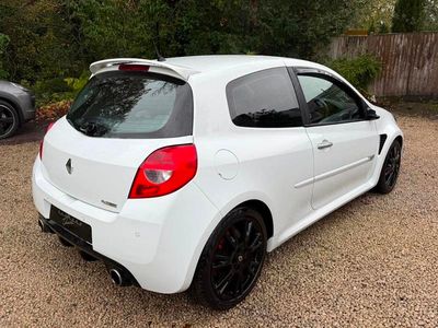 Used Renault Clio II 200 HP (147 kW) 2011 White Hatchback