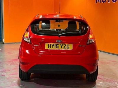 Used Ford Fiesta Zetec 100 HP (73 kW) 2015 Red Hatchback