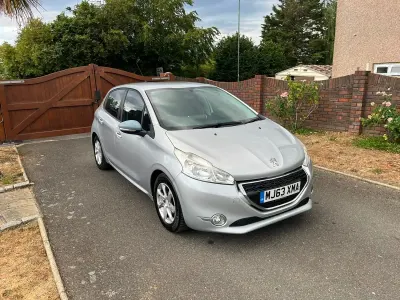 Used Peugeot 208 Active 68 HP (50 kW) 2013 Silver Hatchback