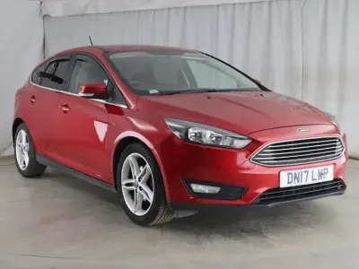 Used Ford Focus Zetec 125 HP (91 kW) 2017 Red Hatchback