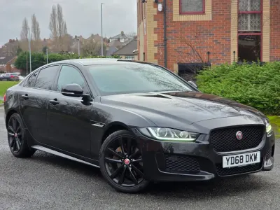 Gebraucht Jaguar XE 180 PS (132 kW) 2019 Schwarz Limousine