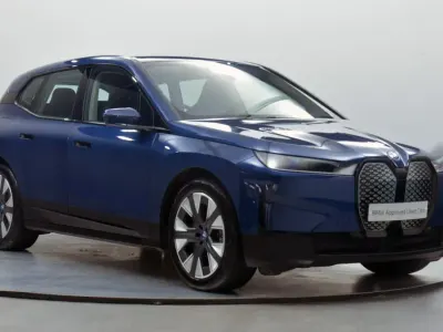 Usado BMW iX Sport Line 236 kW (322 HP) 2025 Azul SUV