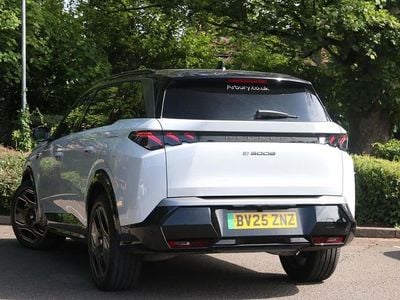 Peugeot e-5008