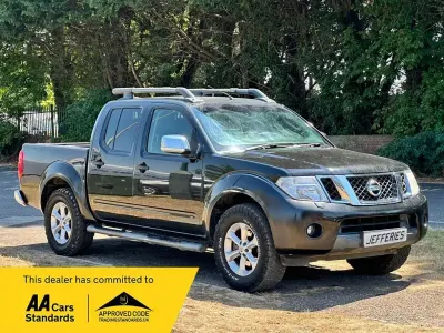 Used Nissan Navara Tekna 190 HP (139 kW) 2015 Black Pickup