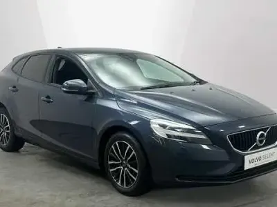 Begagnad Volvo V40 Momentum 121 HK (88 kW) 2018 Blå Halvkombi