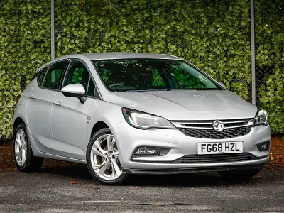 Used Vauxhall Astra SRi 200 HP (147 kW) 2018 Silver Hatchback