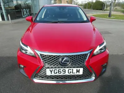 Usado Lexus CT200h 134 CV (98 kW) 2020 Rojo Utilitario