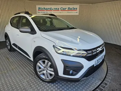 Używany Dacia Sandero Expression 90 KM (66 kW) 2023 Biały Hatchback