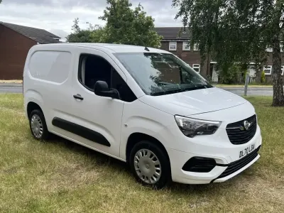 Used Vauxhall Combo Sportive 100 HP (73 kW) 2020 White MPV