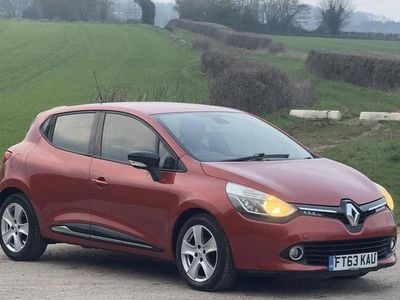 Used Renault Clio IV Dynamique 90 HP (66 kW) 2014 Red Hatchback