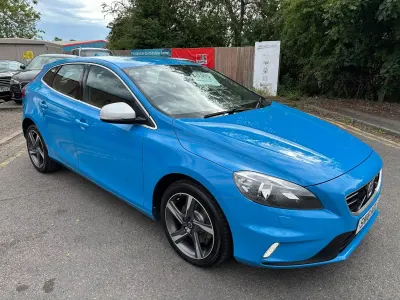 Used Volvo V40 R-Design 120 HP (88 kW) 2016 Blue Hatchback