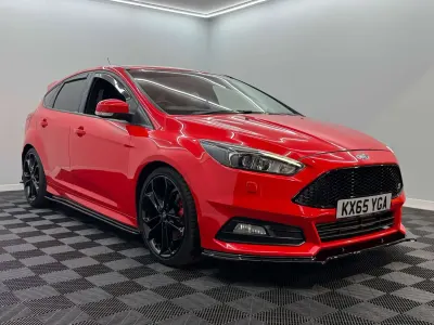 Used Ford Focus ST 288 HP (211 kW) 2015 Red Hatchback