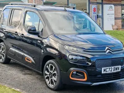 Begagnad Citroën e-Berlingo XTR 100 kW (136 HK) 2023 Svart Minibuss