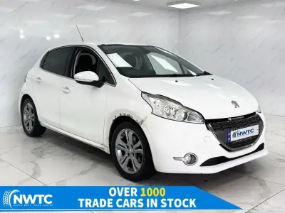 Used Peugeot 208 Allure 82 HP (60 kW) 2013 White Hatchback