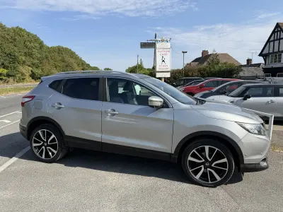 Used Nissan Qashqai Tekna 110 HP (80 kW) 2015 Silver SUV