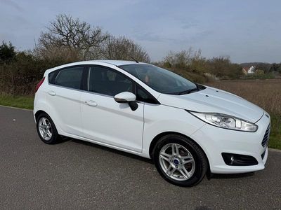 Used Ford Fiesta Zetec 82 HP (60 kW) 2013 White Hatchback